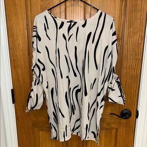 Metrostyle Black and Cream Patterned Blouse with lace sleeves Medium